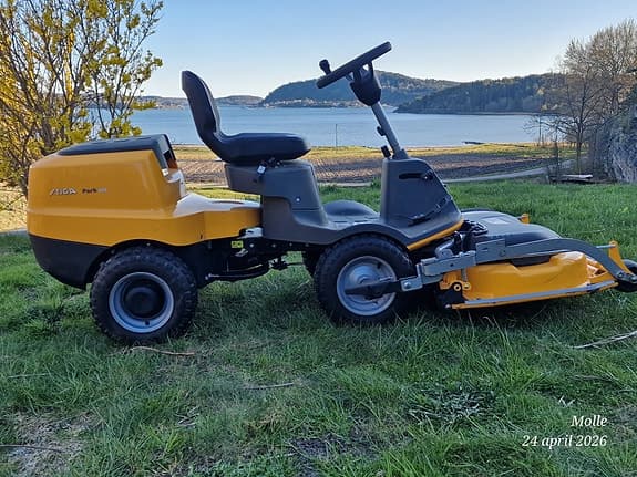 Stiga Park 220 åkgräsklippare med elklippdäck V 302 S