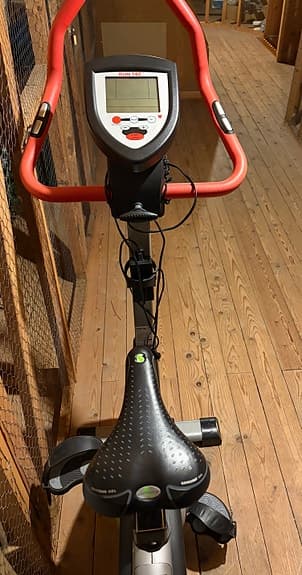 Motionscykel med display och handtag