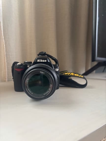 Nikon D60 + 18–55 VR + blixt SB-400 – komplett paket i fint skick