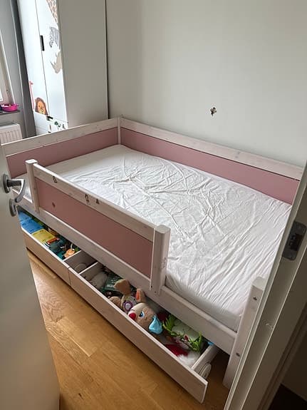 Flexa Barnsäng med madrass