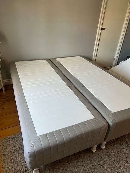 1 st IKEA SKÅRER säng 90 cm grå