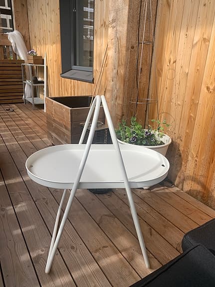 IKEA MÅBÄRSSKÄR Vitt sidobord i metall