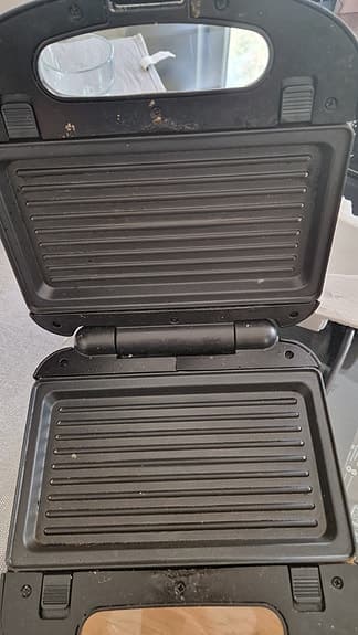 Sandwich and Waffle maker with grill