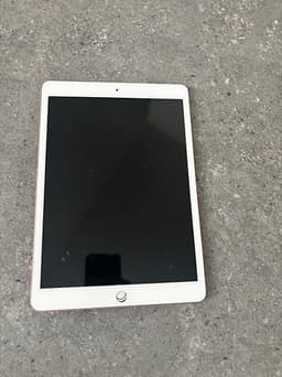 Apple iPad 7th generation (2019) 32GB 10.2” skärm. *SÖNDRIG*