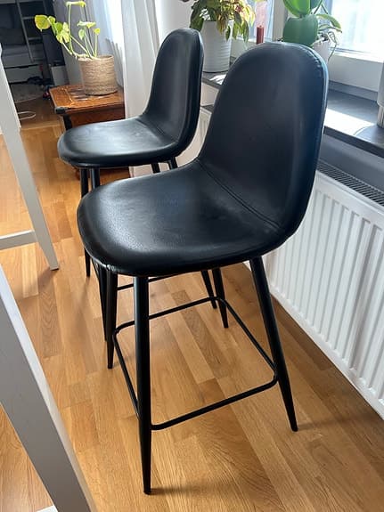 2 st barstolar från Mio i konstläder