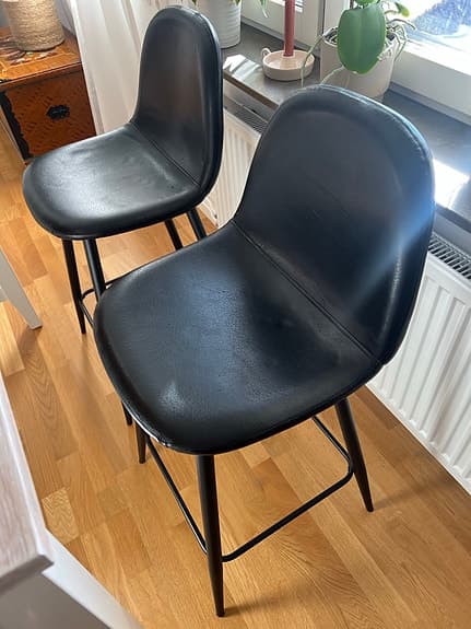 2 st barstolar från Mio i konstläder