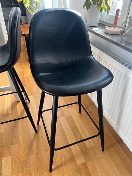 2 st barstolar från Mio i konstläder