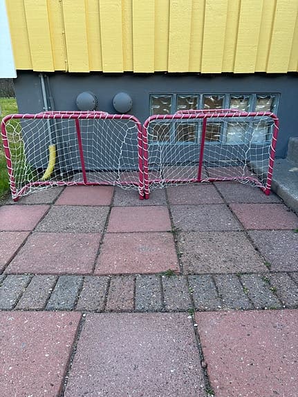 Två små innebandymål