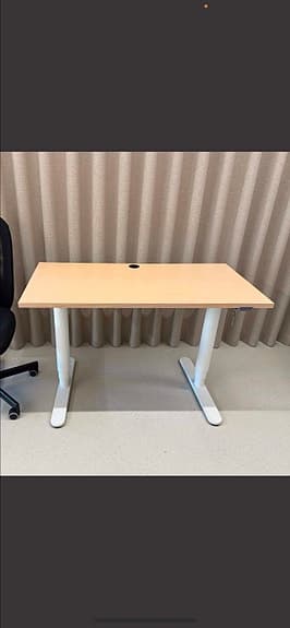 Elektrisk höj och sänkbart skrivbord