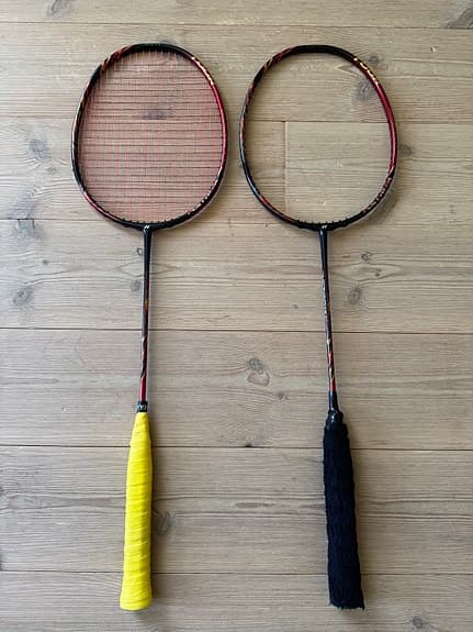 Två stycken Yonex Astrox 99 tour badminton racketar