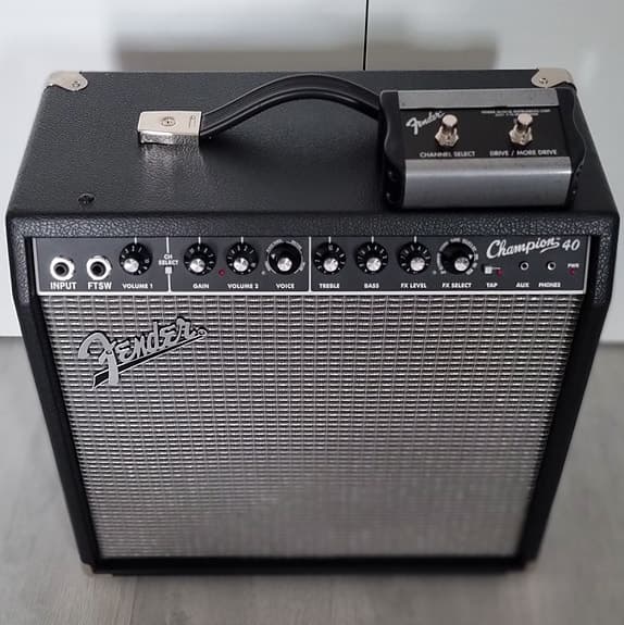 Fender Champion 40 gitarrförstärkare - inkl. footswitch