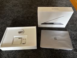 MacBook Pro 13” (2019) – 16GB RAM – Ny skärm – Bra skick