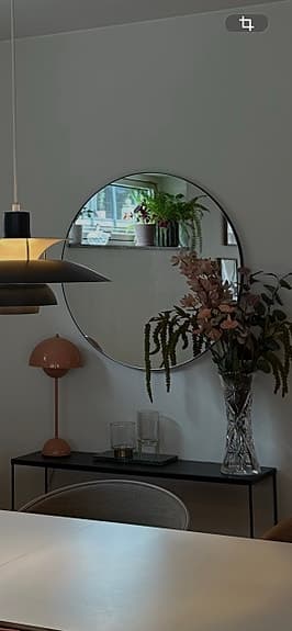 Spegel med svart kant