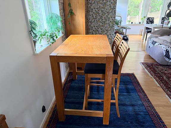 Barbord /köksbord i ek och ekfanér
