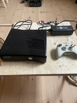 Xbox 360 s + en kontroll