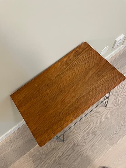 String sängbord i teak