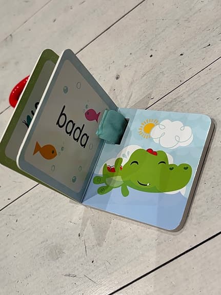 Fisher-Price pekbok med klämma – Bus & Skog
