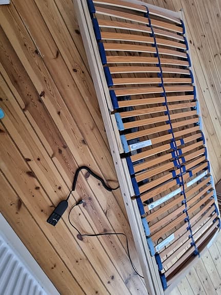 Elektriskt justerbart sängunderrede