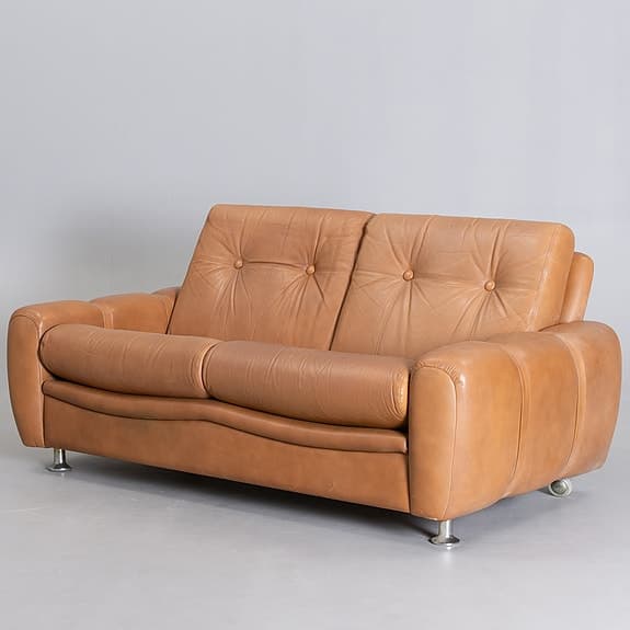 Vintage skinnsoffor & fåtölj på kromade hjul - Skandinavisk design NILI 70-tal