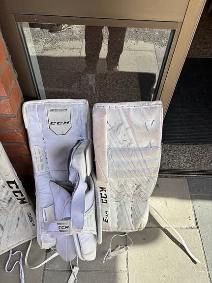 CCM  målvaktsbenskydd 31+1 vit