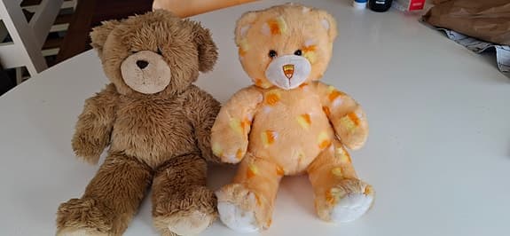 2 st Build-A-Bear nalle, flera outfits