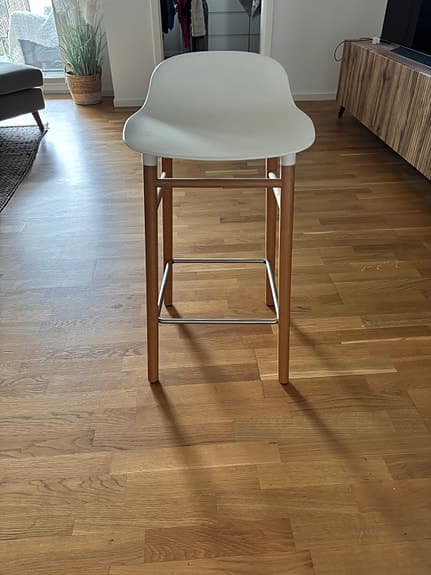 Normann Copenhagen barstol vit trä