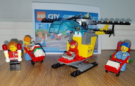 LEGO City 60100 Startset Flygplats med helikopter och figurer
