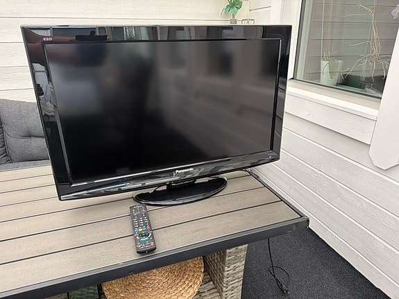 Panasonic TV 32” svart med HDMI och SCART