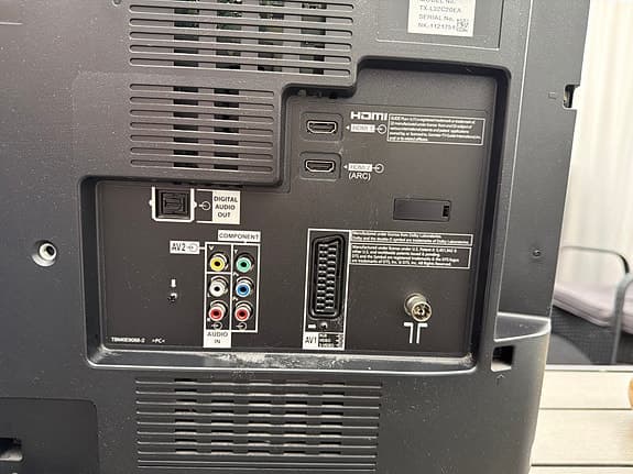 Panasonic TV 32” svart med HDMI och SCART