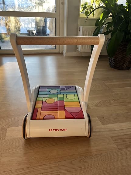 Gåvagn med klossar från Petilou