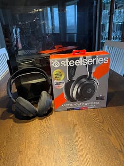 Steelseries Arctis Nova 7 Wireless.