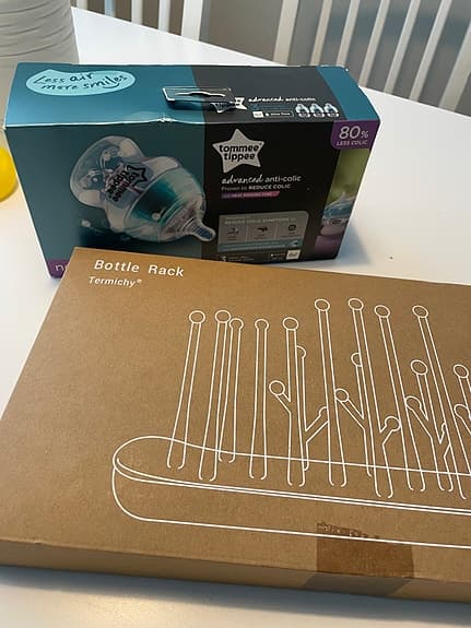 Nappflaska och flaskställ oöppnade paket