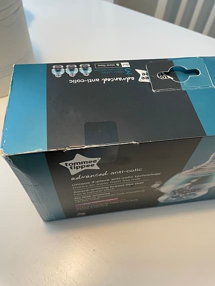 Nappflaska och flaskställ oöppnade paket