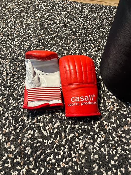 Casall boxningssäck med handskar