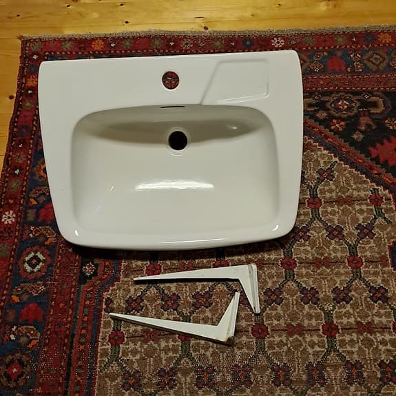 Badrumsspegel IKEA Lillången och handfat
