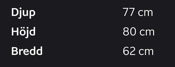 Indy fåtölj i röd sammet med gulfgärgad ram