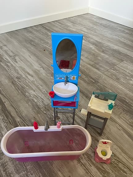 Barbie badrum lekset med badkar och tillbehör