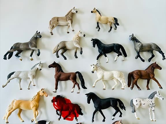 Set med 21 Schleich stora hästfigurer