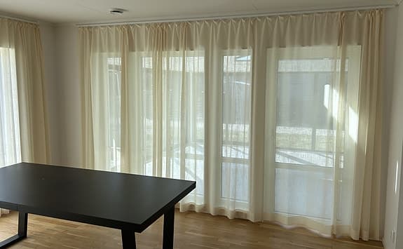 Bred specialsydd gardin från Colorama – mycket fint skick