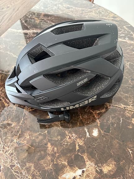 Limar Superlight cykelhjälm svart