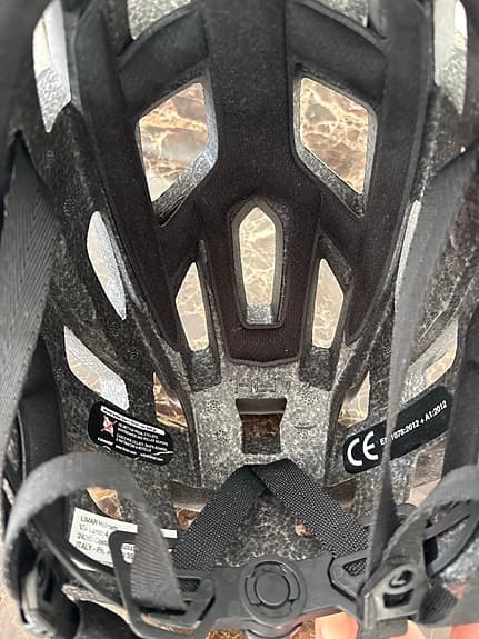 Limar Superlight cykelhjälm svart