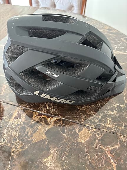 Limar Superlight cykelhjälm svart