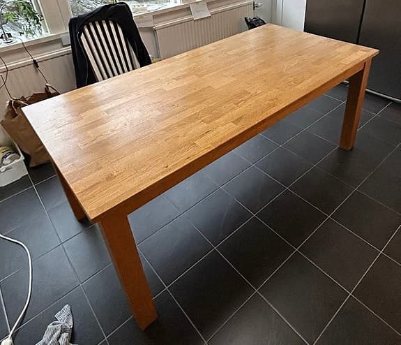 Matbord i ek - ett klipp på grund av flytt!