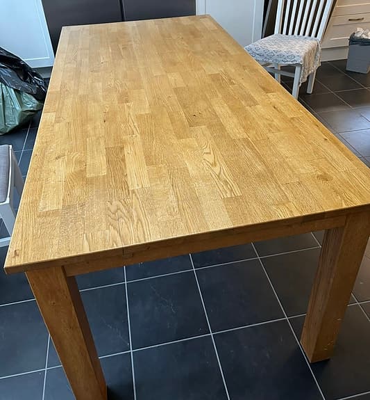 Matbord i ek - ett klipp på grund av flytt!