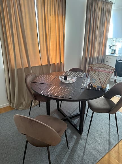 Matgrupp svart/beige nyskick