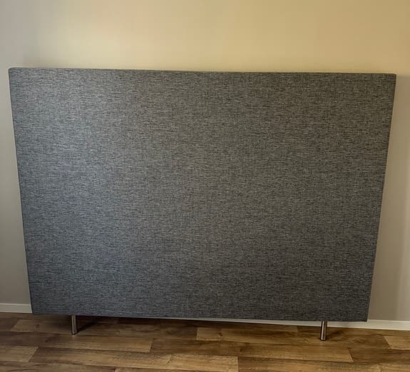 Mio sänggavel grå textil