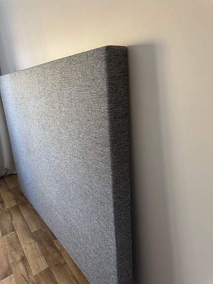 Mio sänggavel grå textil