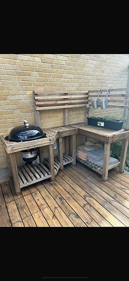 Utekök i trä med grill och avlastningsyta & vask