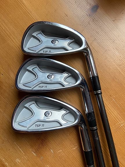 12 st Golfklubbor blandade märken järn och woods