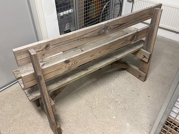 Träbänk för uteplats eller balkong